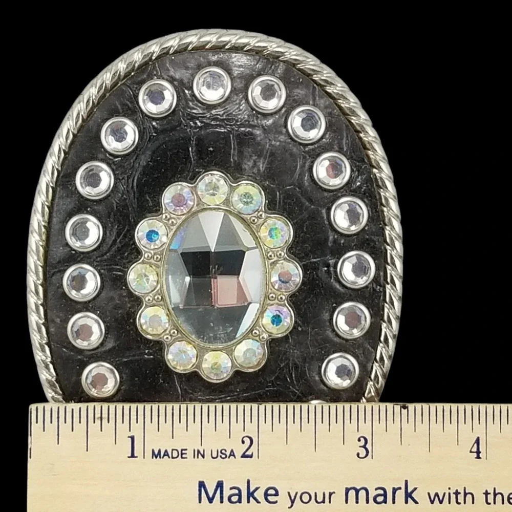 Unbranded belt buckle